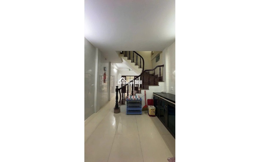 Gấp Cần bán nhà Nguyễn Khang 30m2 4 tầng full công năng - Oto đỗ cửa - Kinh doanh - Giá Nhỉnh 9T