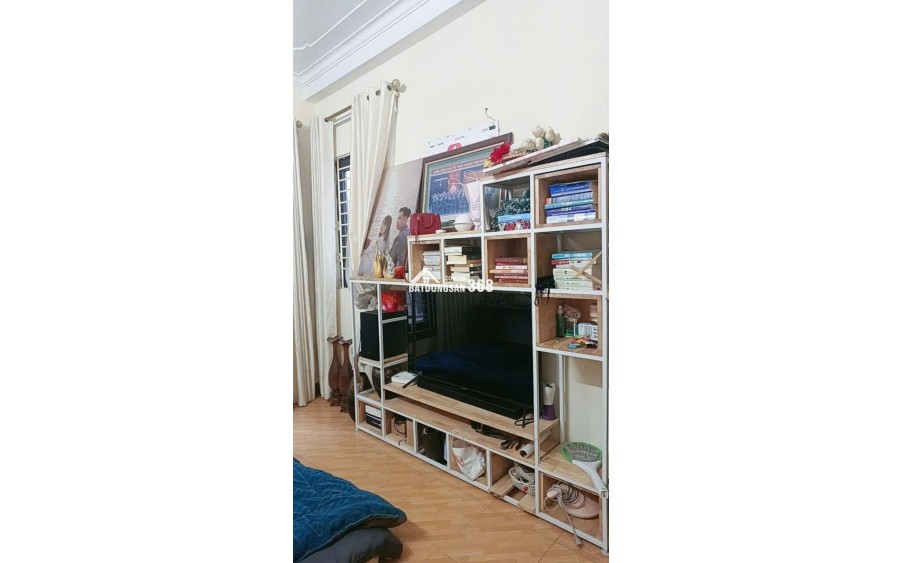 Ô TÔ ĐỖ CỬA - 3 MẶT THOÁNG - CỰC GẦN NGOẠI GIAO ĐOÀN.