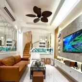 TRUNG TÂM QUẬN THANH XUÂN - HÀNG XÓM ROYAL CITY - GẦN PHỐ - 10M RA OTO - NGÕ ĐẸP - NHÀ ĐẸP LONG LANH