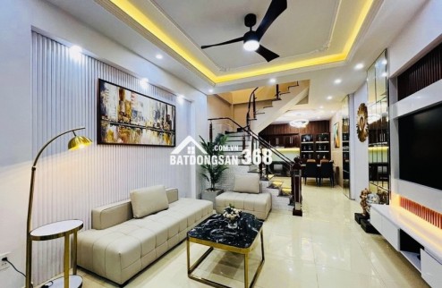 BÁN GẤP NHÀ ĐẸP - LÔ GÓC HOÀNG QUỐC VIỆT  40M X 5T Ô TÔ-  KD- 9.8 TỶ