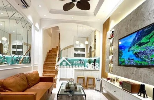 TRUNG TÂM QUẬN THANH XUÂN - HÀNG XÓM ROYAL CITY - GẦN PHỐ - 10M RA OTO - NGÕ ĐẸP - NHÀ ĐẸP LONG LANH