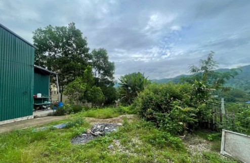 Bán đất có nhà ở và kho bãi
