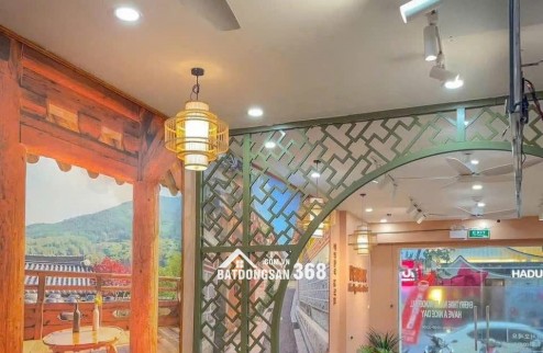 Mặt tiền quyền lực rộng 8,2m, Dt 165m2, giá 76 tỷ. Mặt phố Nguyễn Ngọc Nại, Thanh Xuân.
