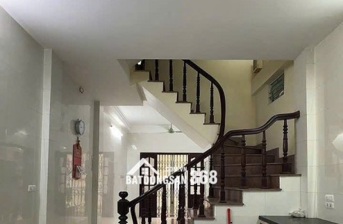 Gấp Cần bán nhà Nguyễn Khang 30m2 4 tầng full công năng - Oto đỗ cửa - Kinh doanh - Giá Nhỉnh 9T