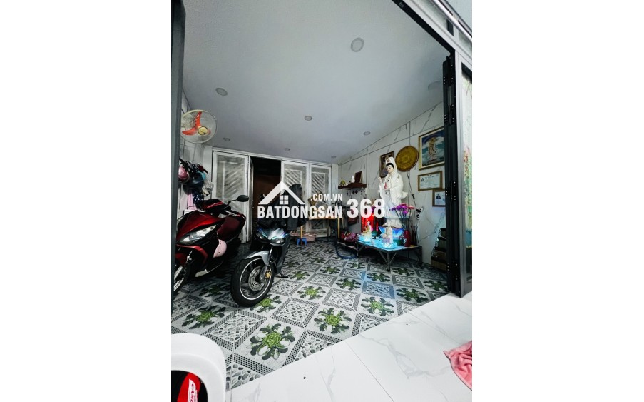 Bán Nhà Phố Quốc Lộ 13 Hiệp Bình Phước – 3PN – Sổ Riêng – Giá 7,6 Tỷ TL – Xe Ô Tô Đậu Trong Nhà