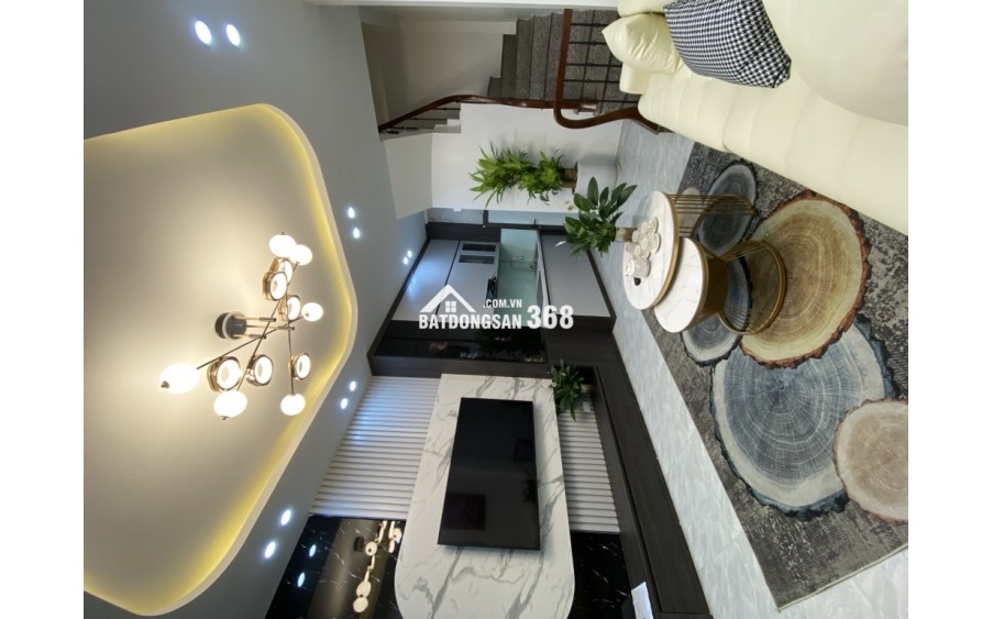 Bán nhà Phố Lạc Trung, sát khu phân lô, 30 m2, 3 PN, full nội thất. 5 tỷ