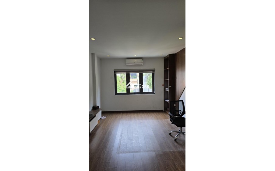 Bán nhà Minh Khai, đối diện Hòa Bình 7, sổ 42 m2, giá chào 6,15 tỷ.
