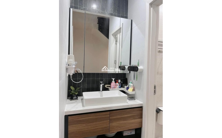 Nhà đẹp 1 trệt 2 lầu full nội thất cao cấp ngay trung tâm Thủ Dầu Một