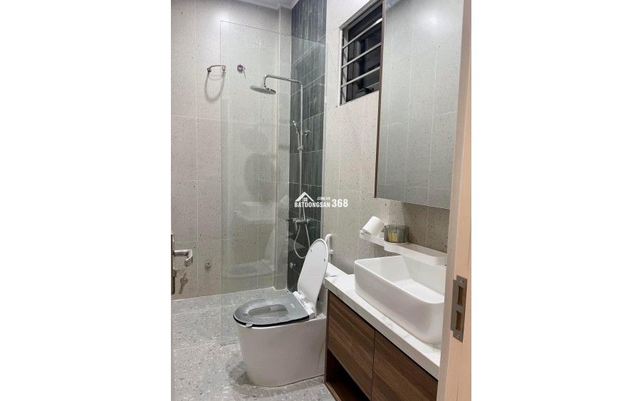 Nhà đẹp 1 trệt 2 lầu full nội thất cao cấp ngay trung tâm Thủ Dầu Một