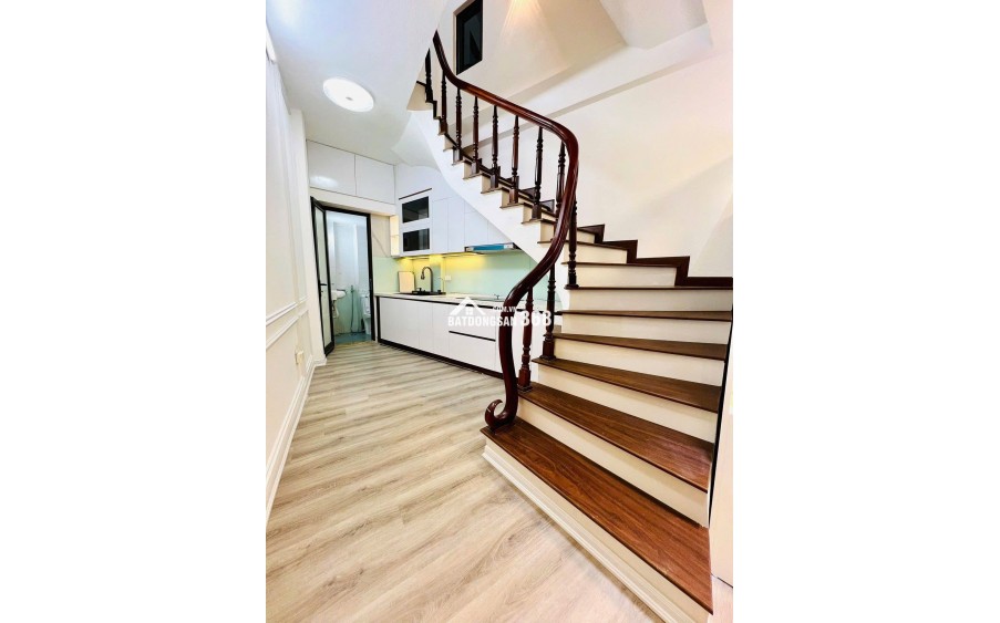 BÁN NHÀ PHỐ LA THÀNH FULL NỘI THẤT MT 6M DIỆN TÍCH 35M2 GIÁ 7 TỶ