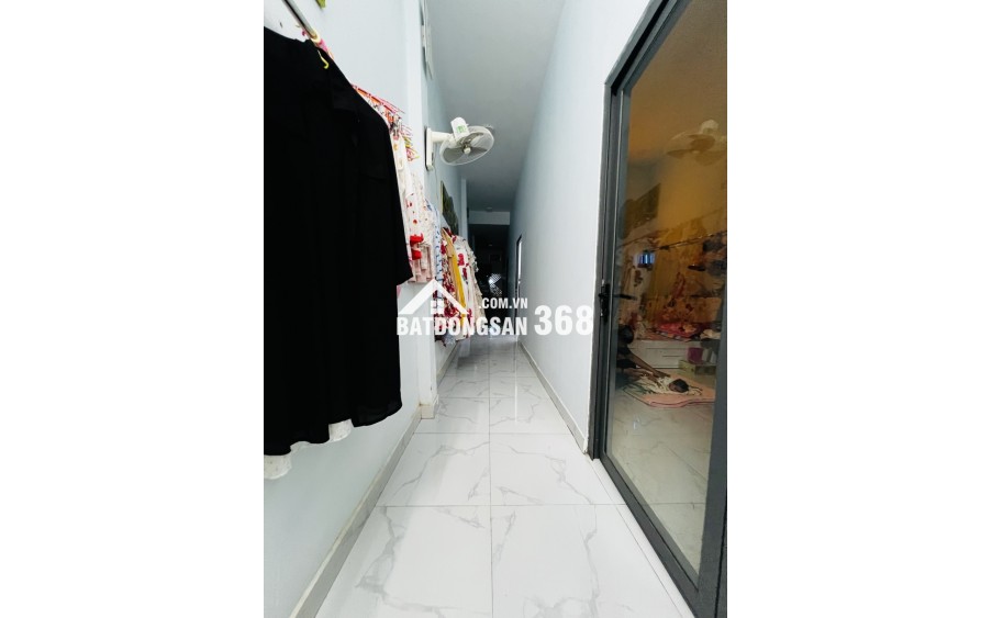 Bán Nhà Phố Quốc Lộ 13 Hiệp Bình Phước – 3PN – Sổ Riêng – Giá 7,6 Tỷ TL – Xe Ô Tô Đậu Trong Nhà