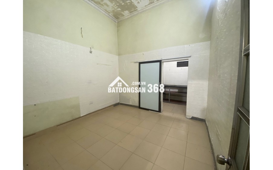 Bán nhà riêng Yên Nghĩa, 130 triệu/m2, 38,5m2, 2PN + 2WC, sát chợ , sát kdt