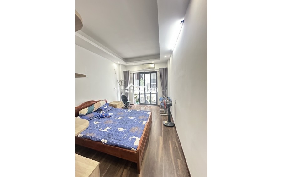 Bán nhà phố Thanh Nhàn, 40 m2, 5 T, ngõ thông, gần ô tô tránh, giá 6,15 tỷ