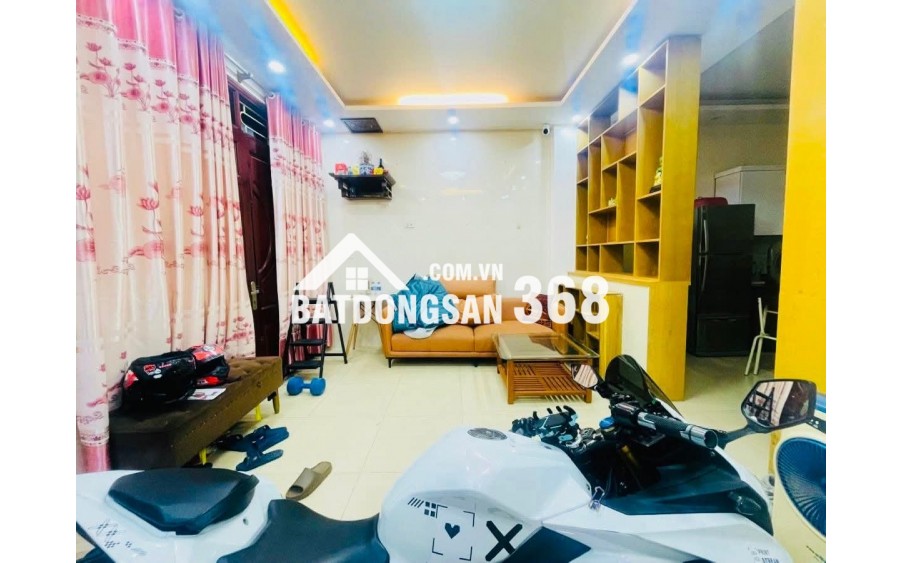 Đường Láng, 2 thoáng, ngõ ba gác tránh, kinh doanh nhỏ, 42m, 5 tầng, 11.2 tỷ