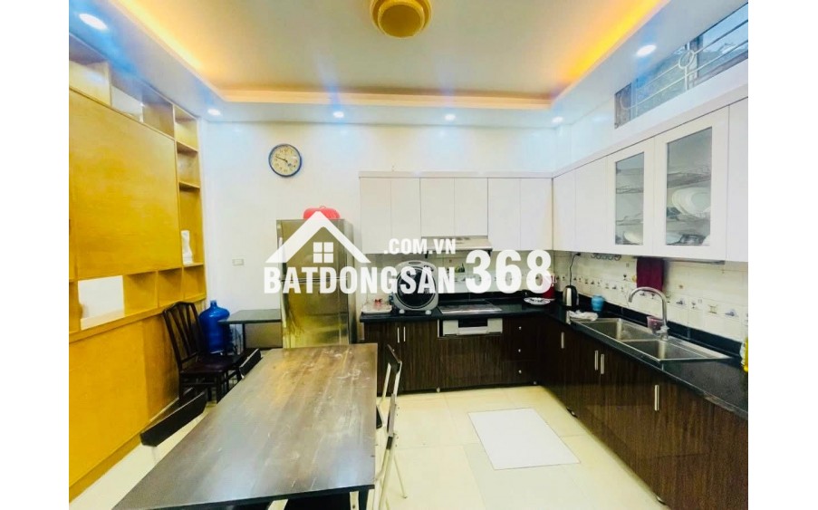 Đường Láng, 2 thoáng, ngõ ba gác tránh, kinh doanh nhỏ, 42m, 5 tầng, 11.2 tỷ