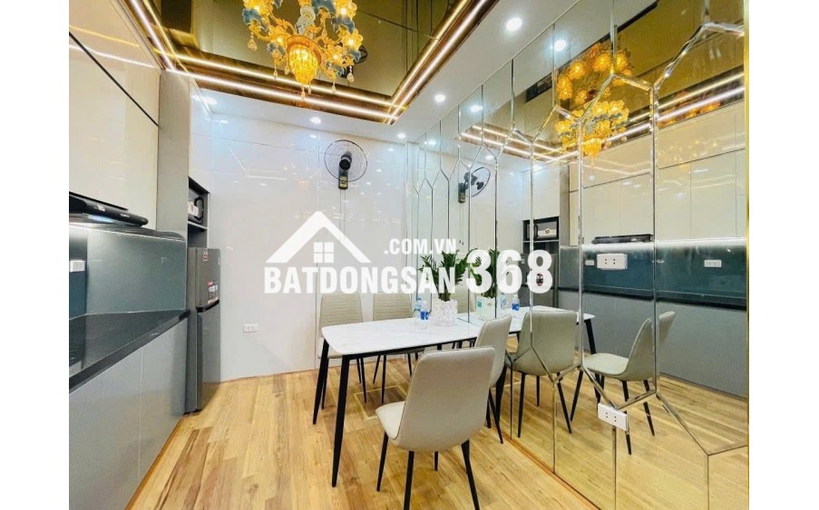 Trung tâm Cầu Giấy, full tiện ích, 3 thoáng, nội thất xa hoa, 31m, 8 tỷ