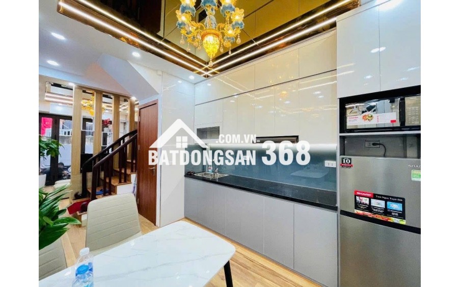 Trung tâm Cầu Giấy, full tiện ích, 3 thoáng, nội thất xa hoa, 31m, 8 tỷ