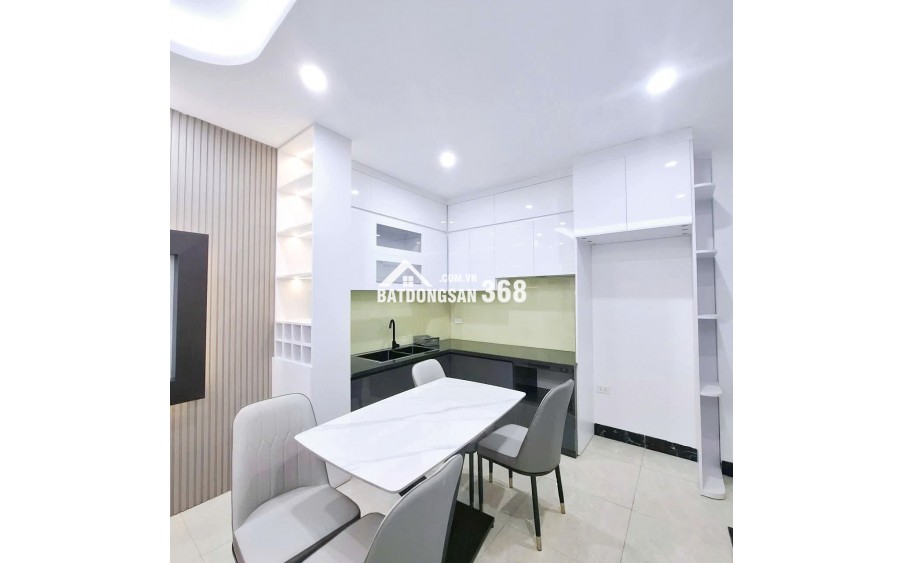 Tô Vĩnh Diện, Thanh Xuân, full nội thất, ngõ đẹp, gần phố, sát oto, nở hậu, 40m, 8.2 tỷ