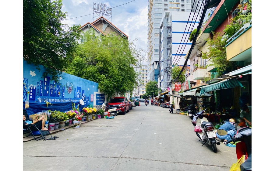 Bán nhà c4 hẻm xe hới