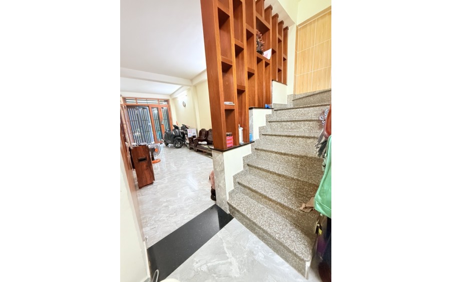 Bán nhà c4 hẻm xe hới