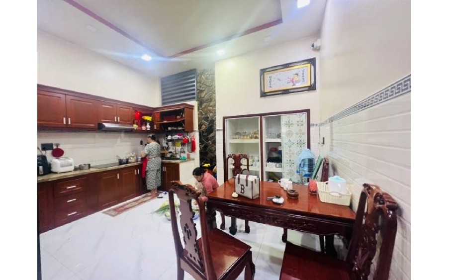 TÂN KỲ TÂN QUÝ - TÂN PHÚ - 64M2 (4,6x14) 4 TẦNG - HẺM XE TẢI TRÁNH - GẦN MẶT TIỀN - NGANG 4,5M - NGAY TT THƯƠNG MẠI SIÊU THỊ AEON SẦM UẤT
