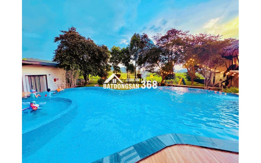 Chính chủ cần bán khu nghỉ dưỡng hơn 2000m² Ba Vì thiết kế hiện đại, view thoáng đẹp.