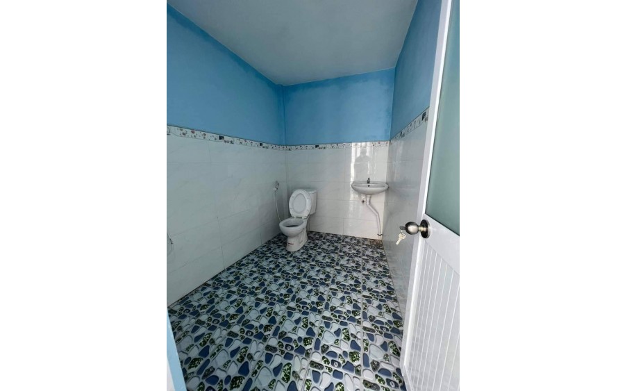 Cho thuê nhà 2pn 1wc 105m2