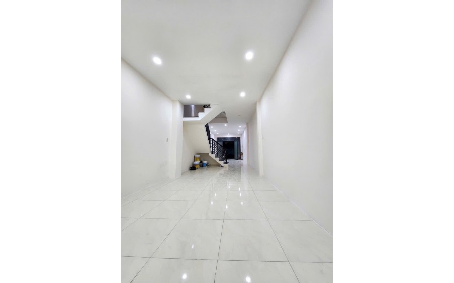 Bán nhà 3 tầng mới tinh
