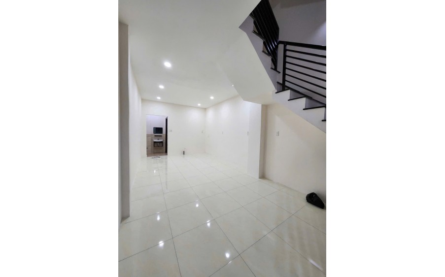 Bán nhà 3 tầng mới tinh