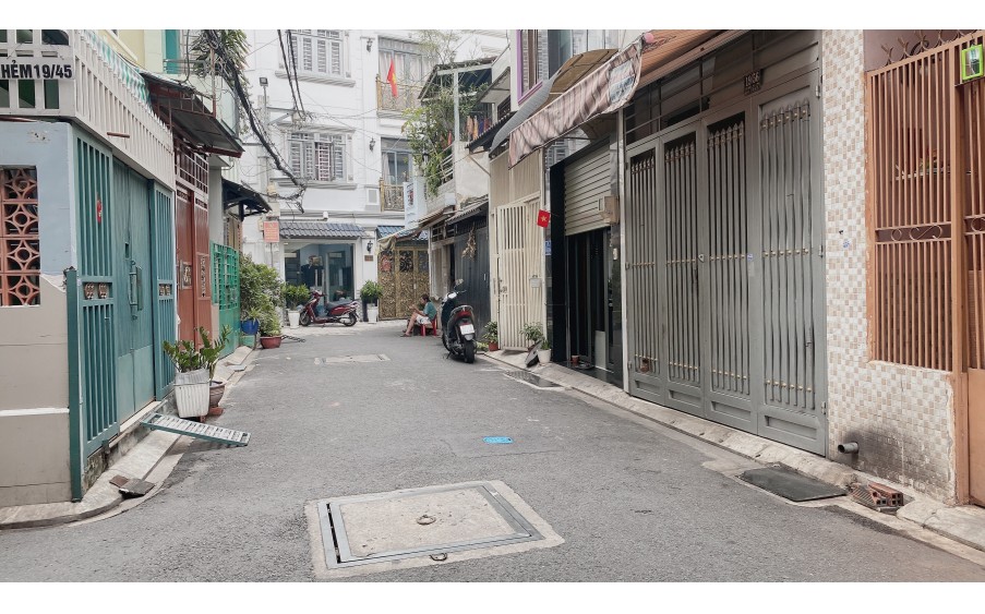 Bán nhà 3 tầng hẻm xe hơi