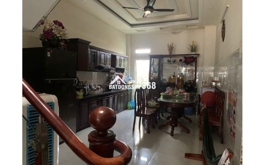 Gấp bán nhà HẺM 8M đường Lò Lu 68m2 3 tầng giá nhỉnh 6 tỷ Quận 9