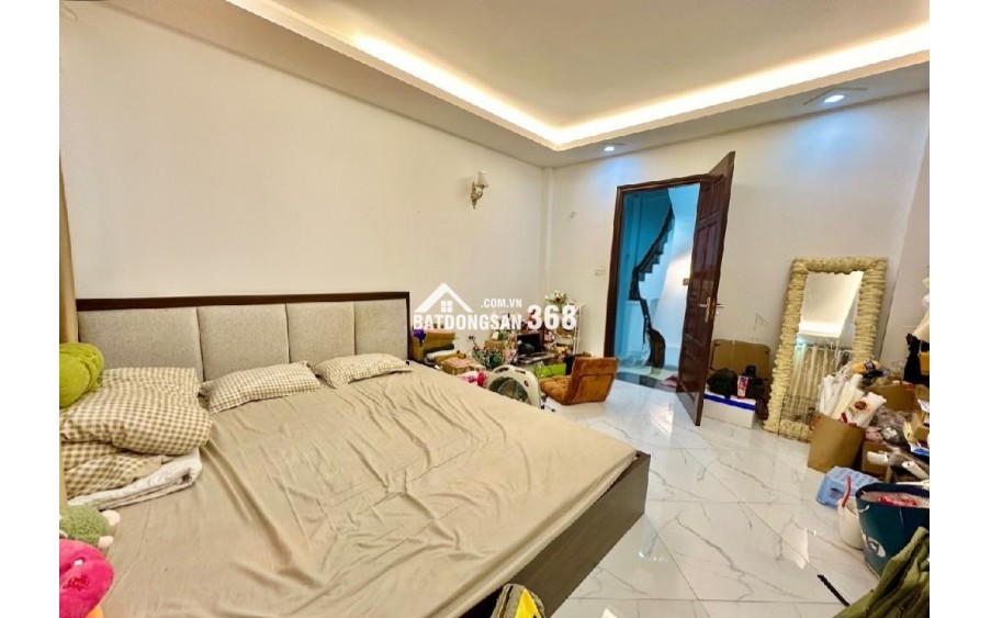 Bán nhà phố Thanh Nhàn, 40 m2, 5 T, ngõ thông, gần ô tô tránh, giá 6,15 tỷ