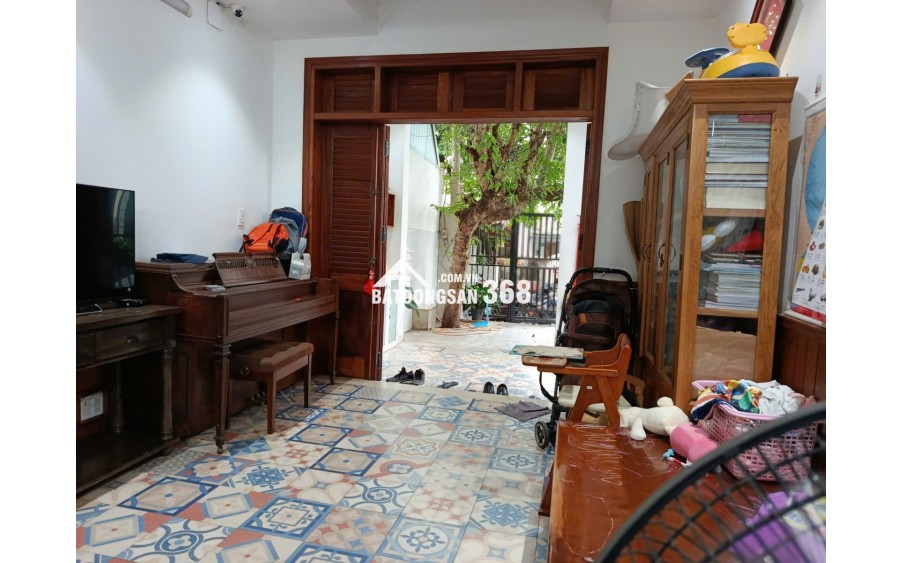 Chính chủ tự xấy,  cần bán gấp nhà LÔ GÓC 70m2 đường số 102 Quận 9 HXH ngủ trong nhà