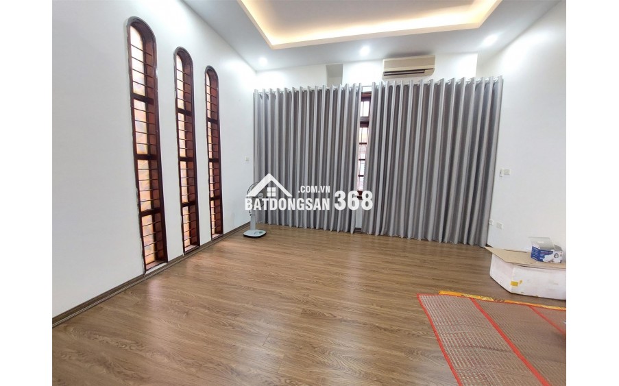 Bán nhà mặt phố Ngọc Lâm 68m2, 5 tầng, kinh doanh đỉnh, giá cực hiếm