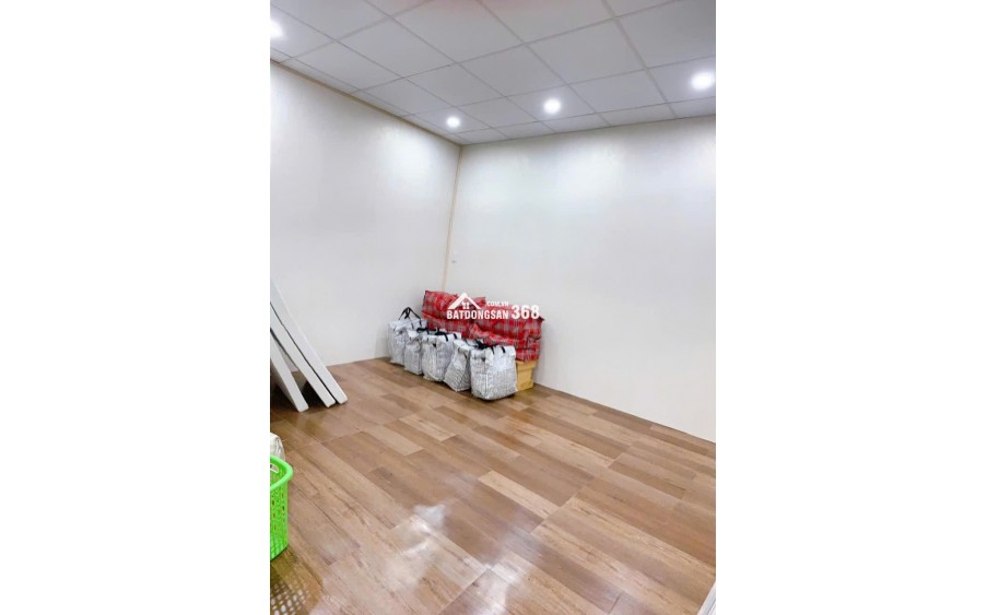 BÁN NHÀ 2,5 TẦNG MẶT LÝ BÔN - KÌ BÁ CỰC HIẾM, 90M2 SỬ DỤNG, DÒNG TIỀN ỔN ĐỊNH, KHÔNG PHẠM LỖI.