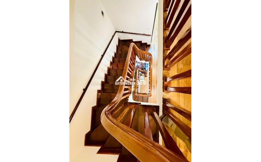 Nhà gần Hồ Tây – 32m2 x 5 tầng – CỰC HIẾM – GIÁ 8.5 TỶ