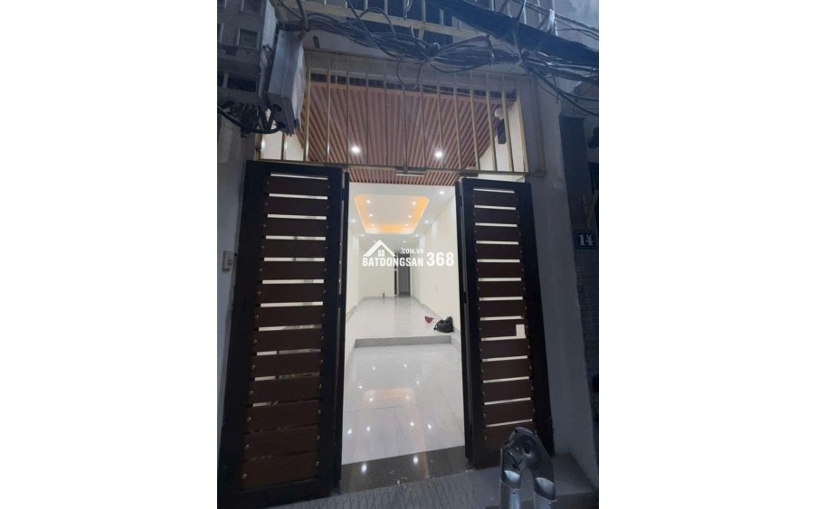 Nhà Lạc Long Quân, 6 tầng thang máy, diện tích 43m, mặt. tiền 3m thoáng đẹp.