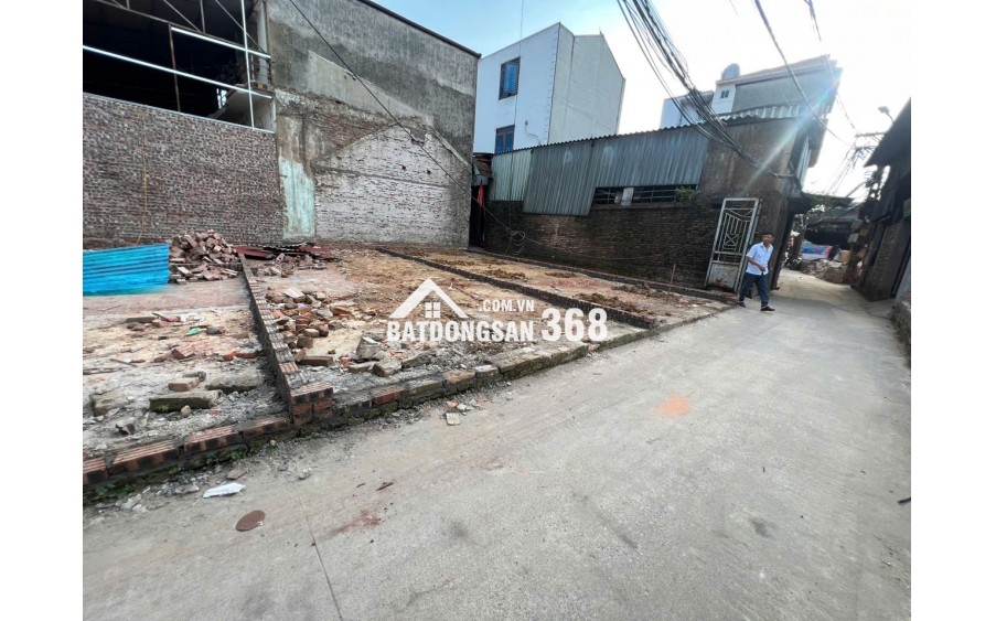 Cắt lỗ lô duy nhất diện tích 244 m mặt tiền 10 m đất vuông  giá chỉ 20 tr 1 m2  Đường xe ô tô đỗ cửa Phù Khê Thượng  Đất nằm trong khu dân cư đông đúc