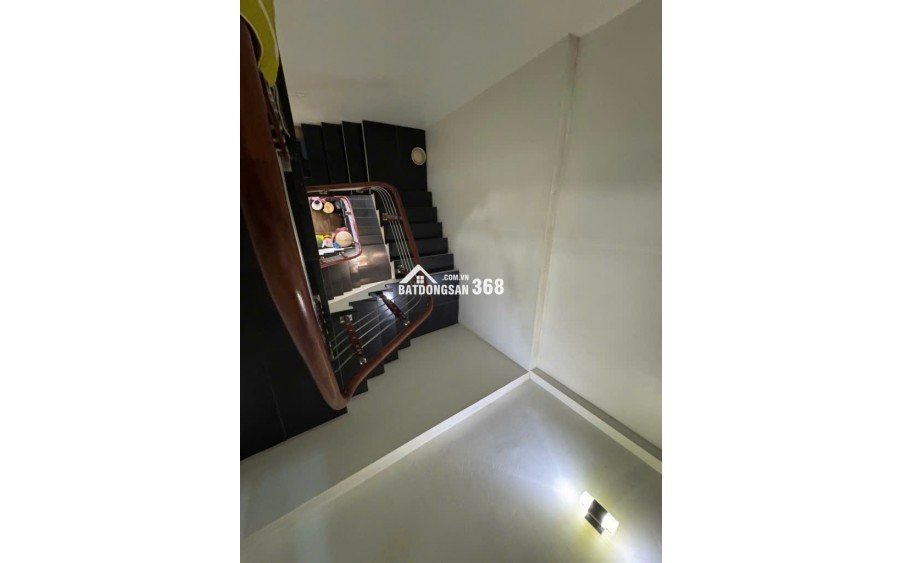 Bán nhà,đường Bát Khối\"Đông Dư cũ\", nhà đẹp ở ngay, 60m 3 tầng MT 6m 9.6tỷ