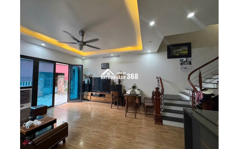 Bán nhà,đường Bát Khối\"Đông Dư cũ\", nhà đẹp ở ngay, 60m 3 tầng MT 6m 9.6tỷ