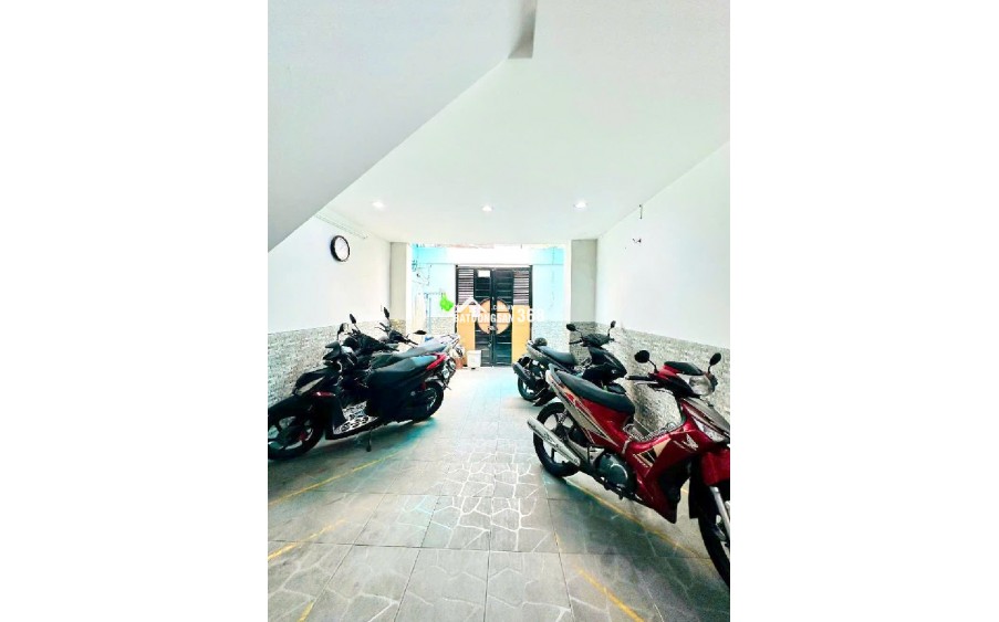 BÁN NHÀ Q10- HẺM XE TẢI THÀNH THÁI- NGANG 8M- CAO 5 TẦNG THU NHẬP 3.6 TỶ/5NĂM. Mr Vũ: 0933 910 039