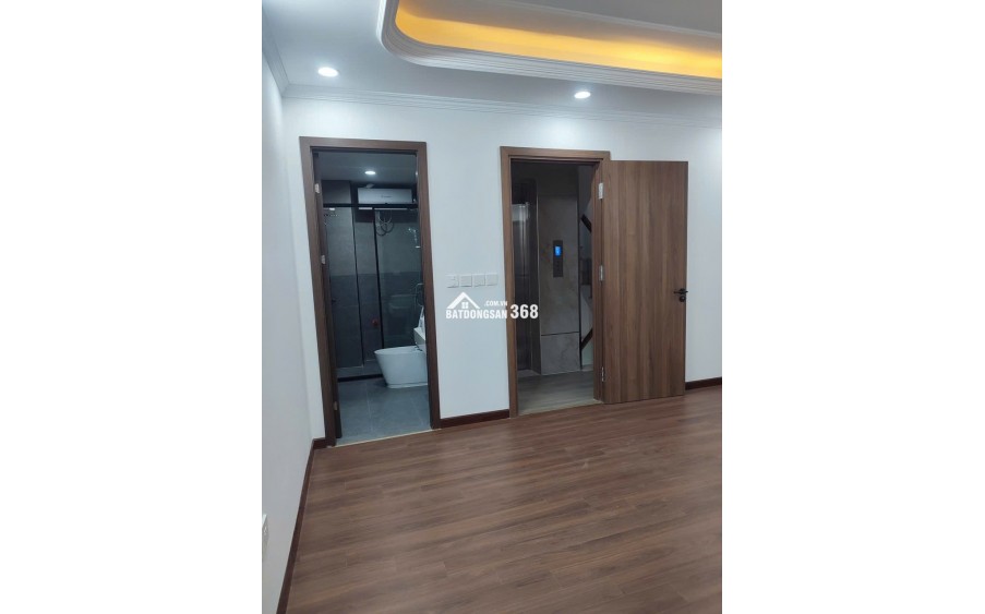 Bán Nhà Hoàng Hoa Thám: 7.9 Tỉ, MT 4.8m ,Sổ Vuông 30m..Thang Máy