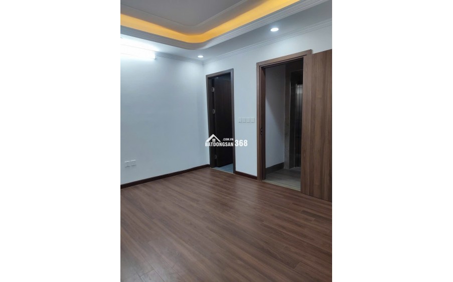 Bán Nhà Hoàng Hoa Thám: 7.9 Tỉ, MT 4.8m ,Sổ Vuông 30m..Thang Máy