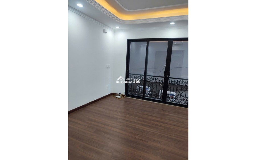 Bán Nhà Hoàng Hoa Thám: 7.9 Tỉ, MT 4.8m ,Sổ Vuông 30m..Thang Máy