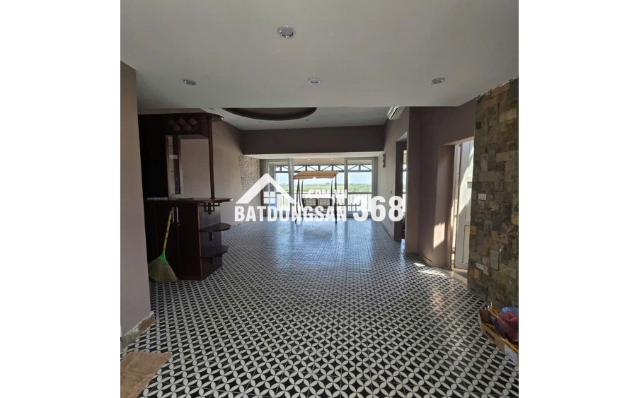 Chính chủ rất cần bán căn biệt thự mặt phố ven sông, 180m2, giá 39 đại gia Thượng, Tây Hồ