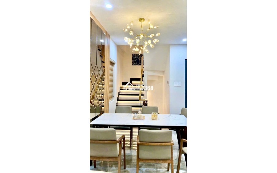 BÁN NHÀ Q10- HẺM 6M THÔNG CMT8- NGANG HƠN 5M- CĂN GÓC 3 TẦNG 3 PHÒNG NGỦ NỘI THẤT SỊN: 11 TỶ NHỈNH