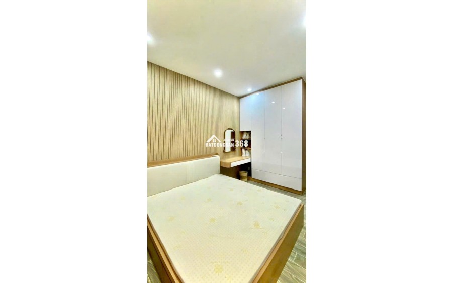 BÁN NHÀ Q10- HẺM 6M THÔNG CMT8- NGANG HƠN 5M- CĂN GÓC 3 TẦNG 3 PHÒNG NGỦ NỘI THẤT SỊN: 11 TỶ NHỈNH