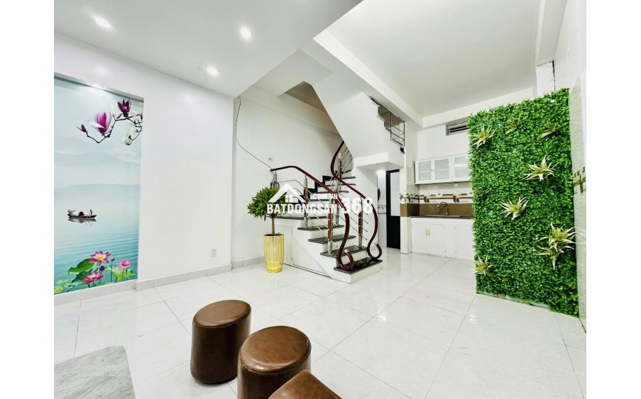 NHÀ DÂN XÂY DỘC LẬP LÂM TƯỜNG 5 TẦNG SIỂU RỘNG