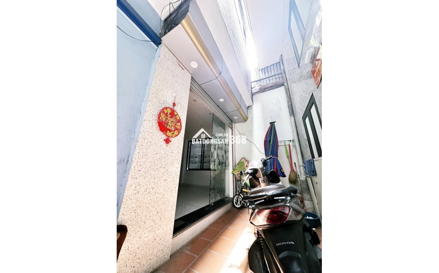 NHÀ DÂN XÂY DỘC LẬP LÂM TƯỜNG 5 TẦNG SIỂU RỘNG