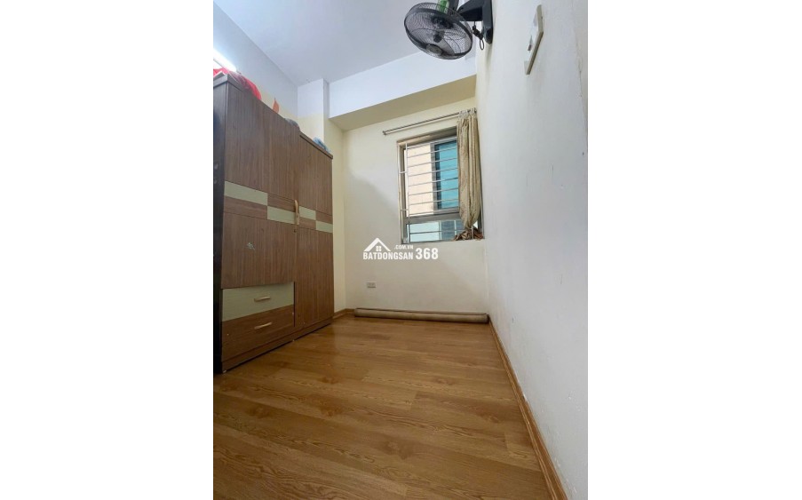 Em cần bán Căn Chung cư HH Linh Đàm tầng trung  căn góc 2 ngủ 2 vs 56m Tầng tiện 6 thang máy